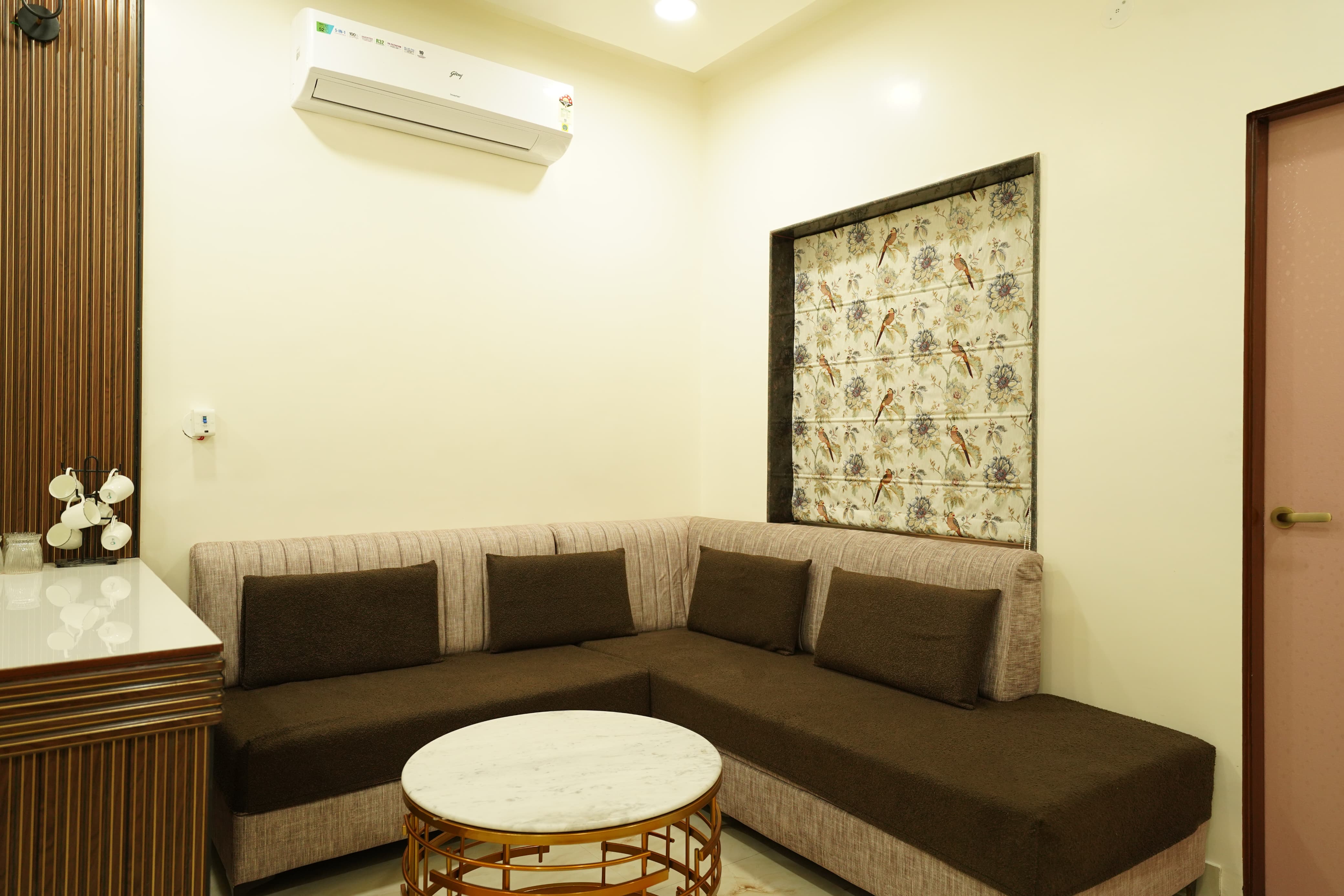 Espace Elegance 2BHK Near Airport City Heart - Tap to explore photos