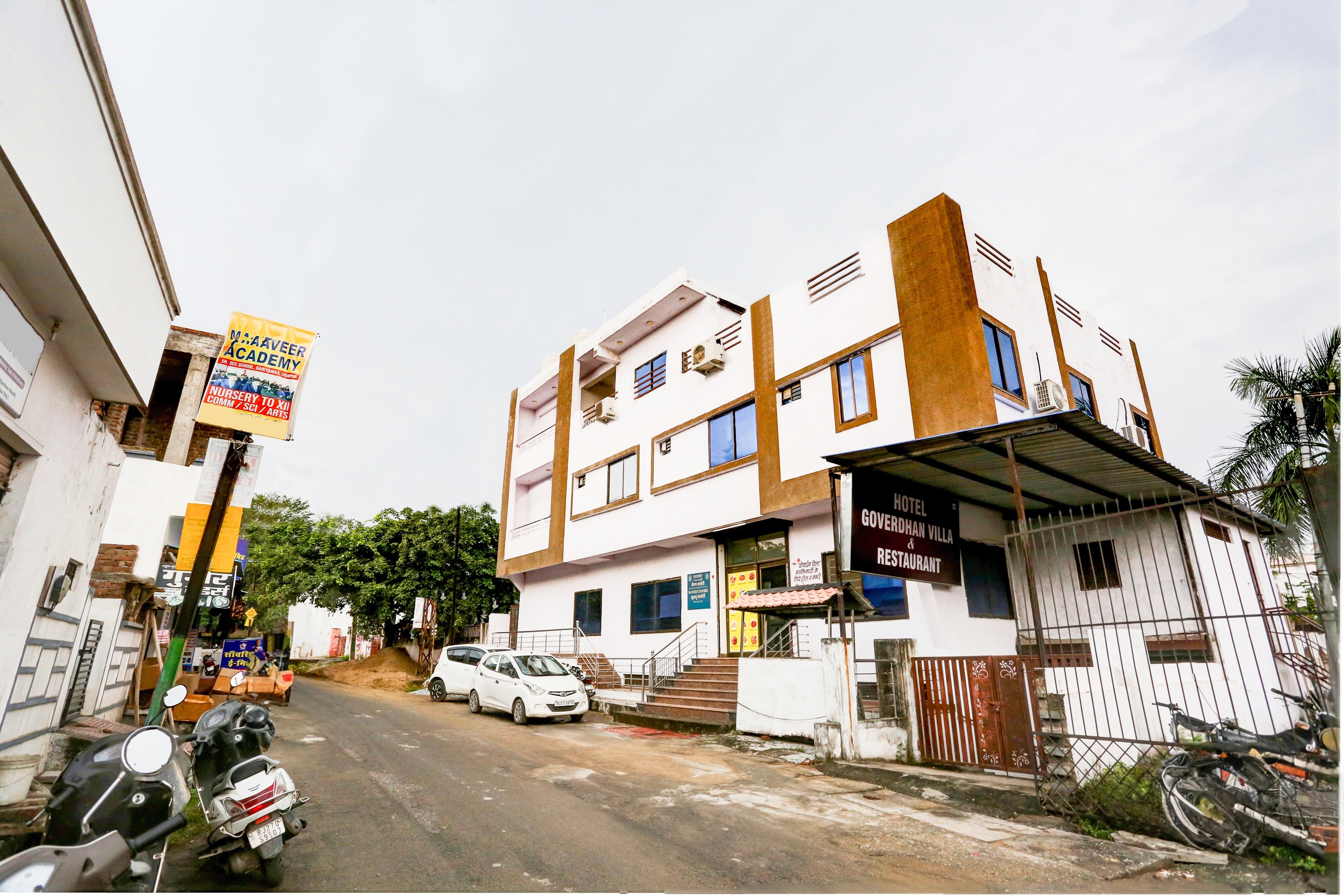 Hotel O Goverdhan Villa - Tap to explore photos