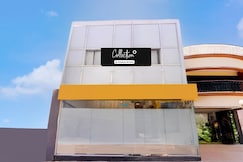 Super Collection O Andheri West Near KokilaBen Hospital, Mumbai