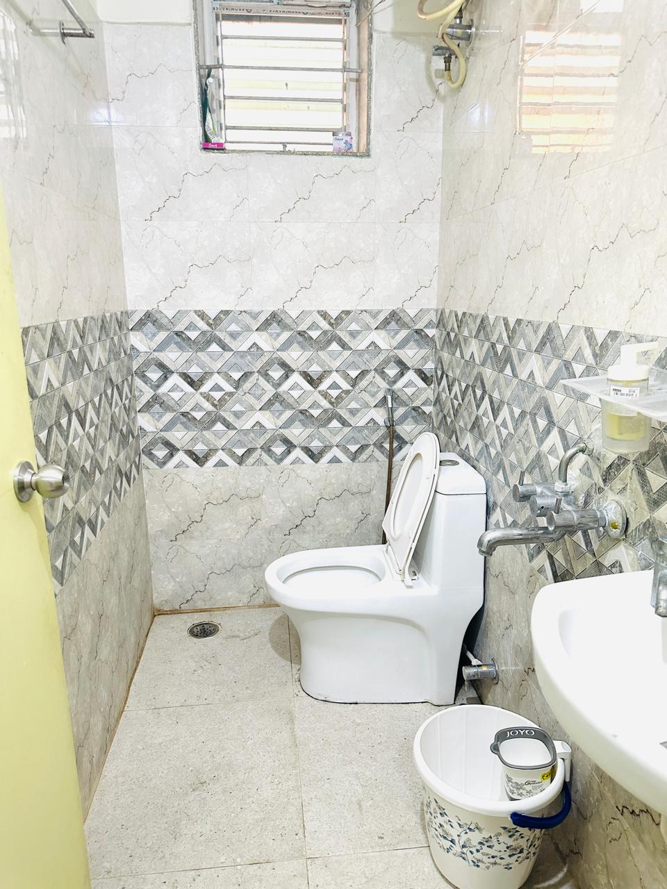 Beautiful 1bhk Near Hitech city Aig Kims - Tap to explore photos