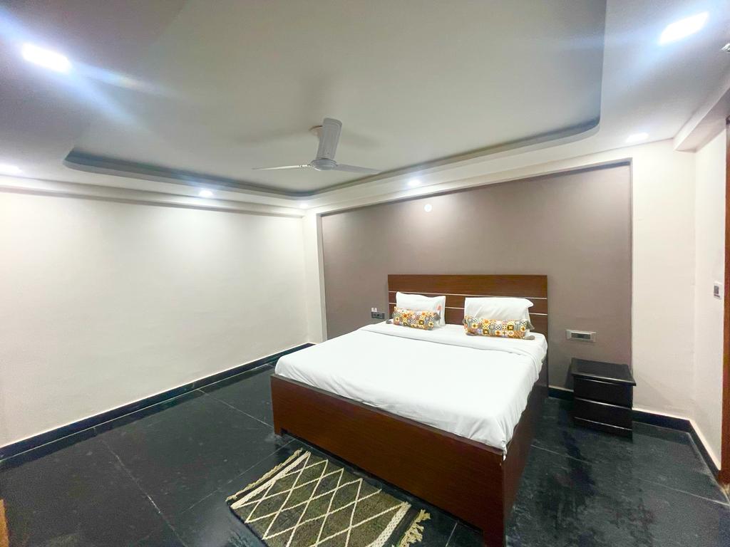 Instay 18 | 2729 Luxe 1BHK Apt - Tap to explore photos