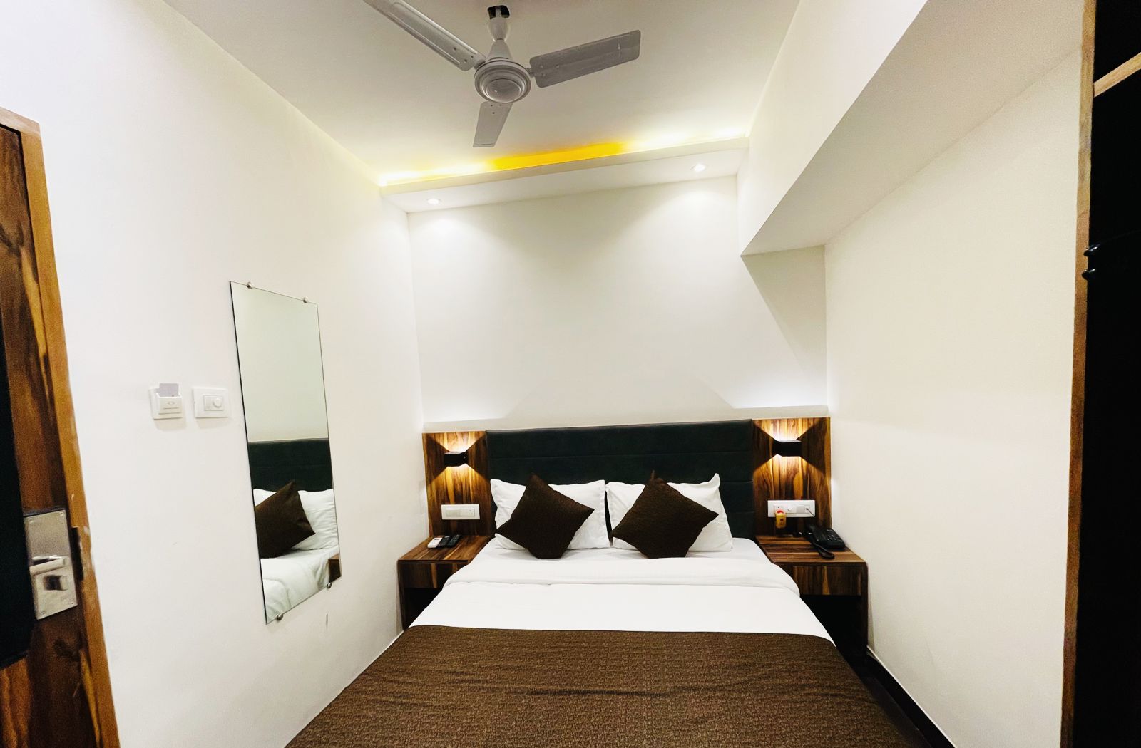 HOTEL BLACKBURN 2