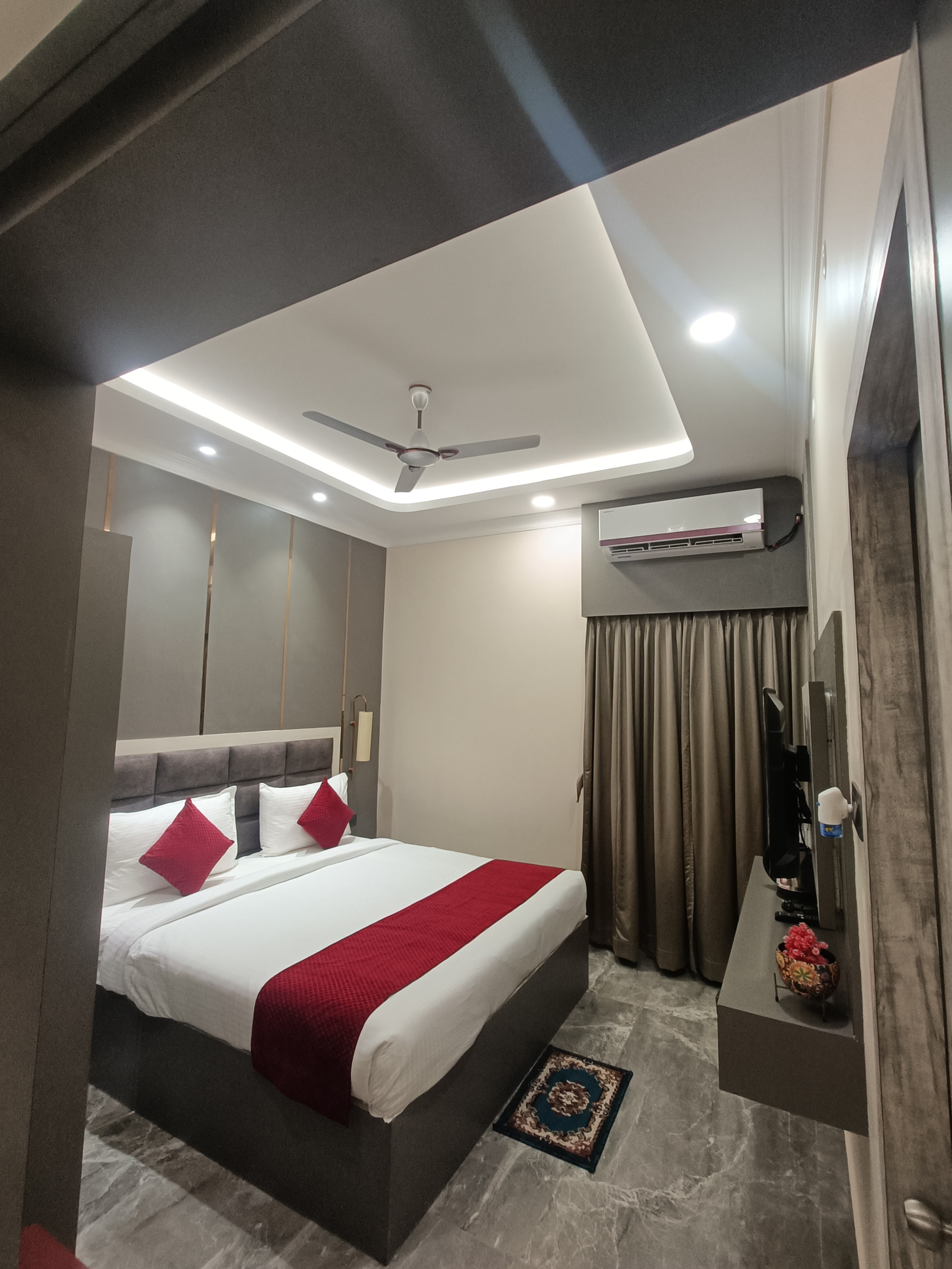 Hotel Nutan Clarks - Tap to explore photos