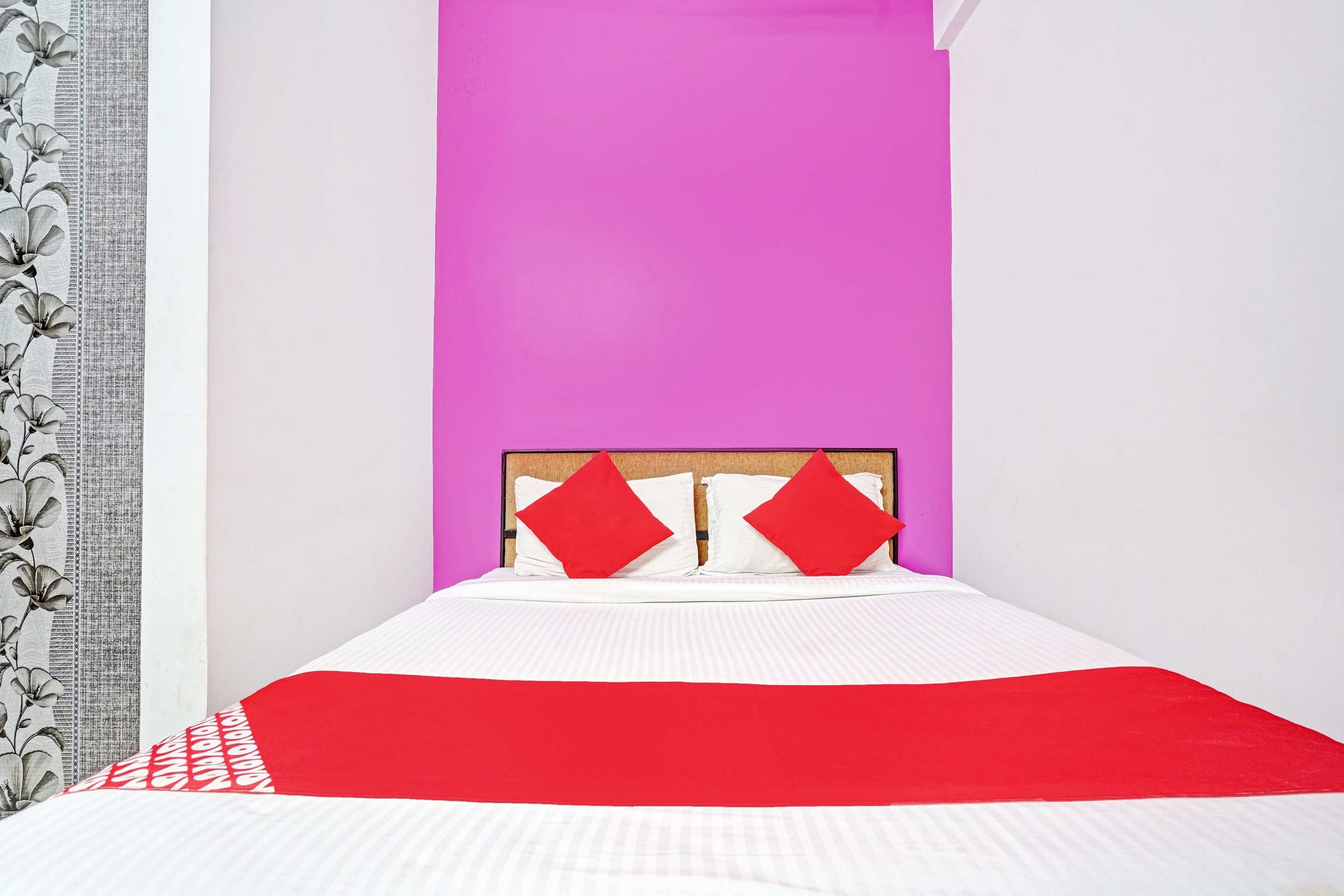 Hotel Thaza Rooms - Tap to explore photos