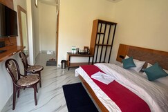 Hotel The Sungod, Barkot