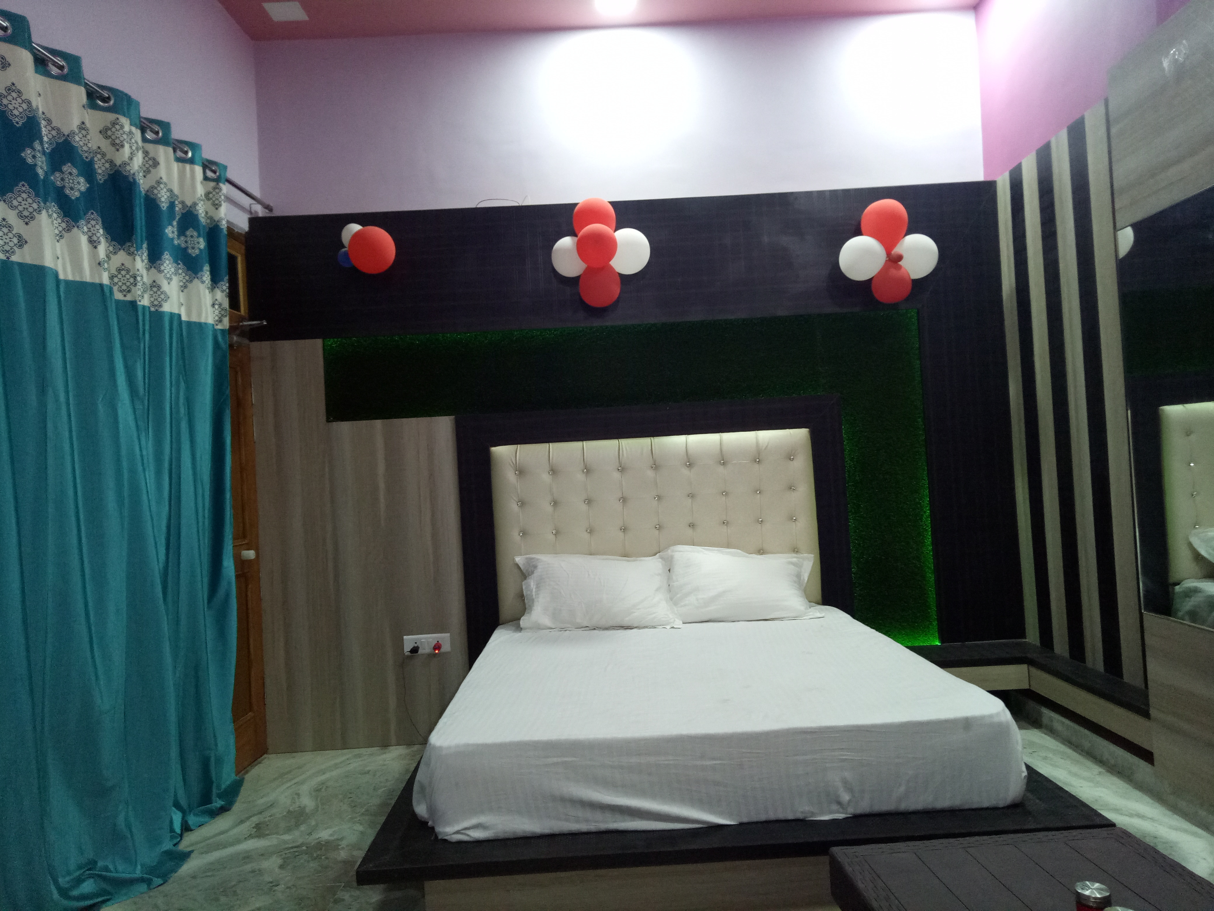 Hotel Shri Banke Bihari - Tap to explore photos
