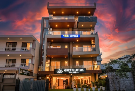 Hotel Green Lotus Luxe Near Millennium City Centre Gurugram