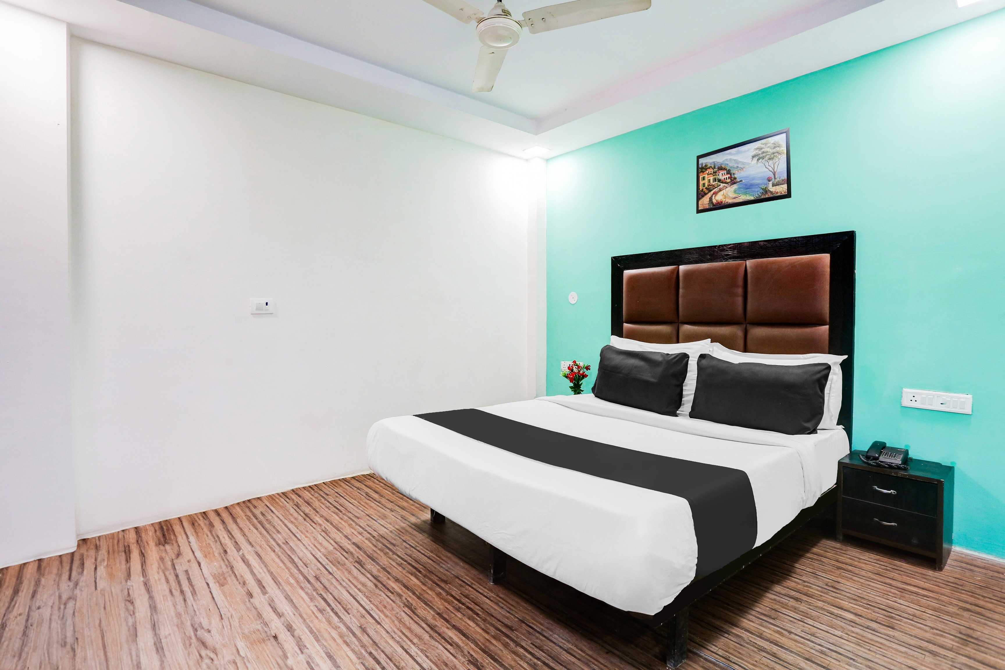 Hotel O Rohini Sector 20 Formerly Yellow Saffron - Tap to explore photos