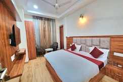 Om divine, Vrindavan