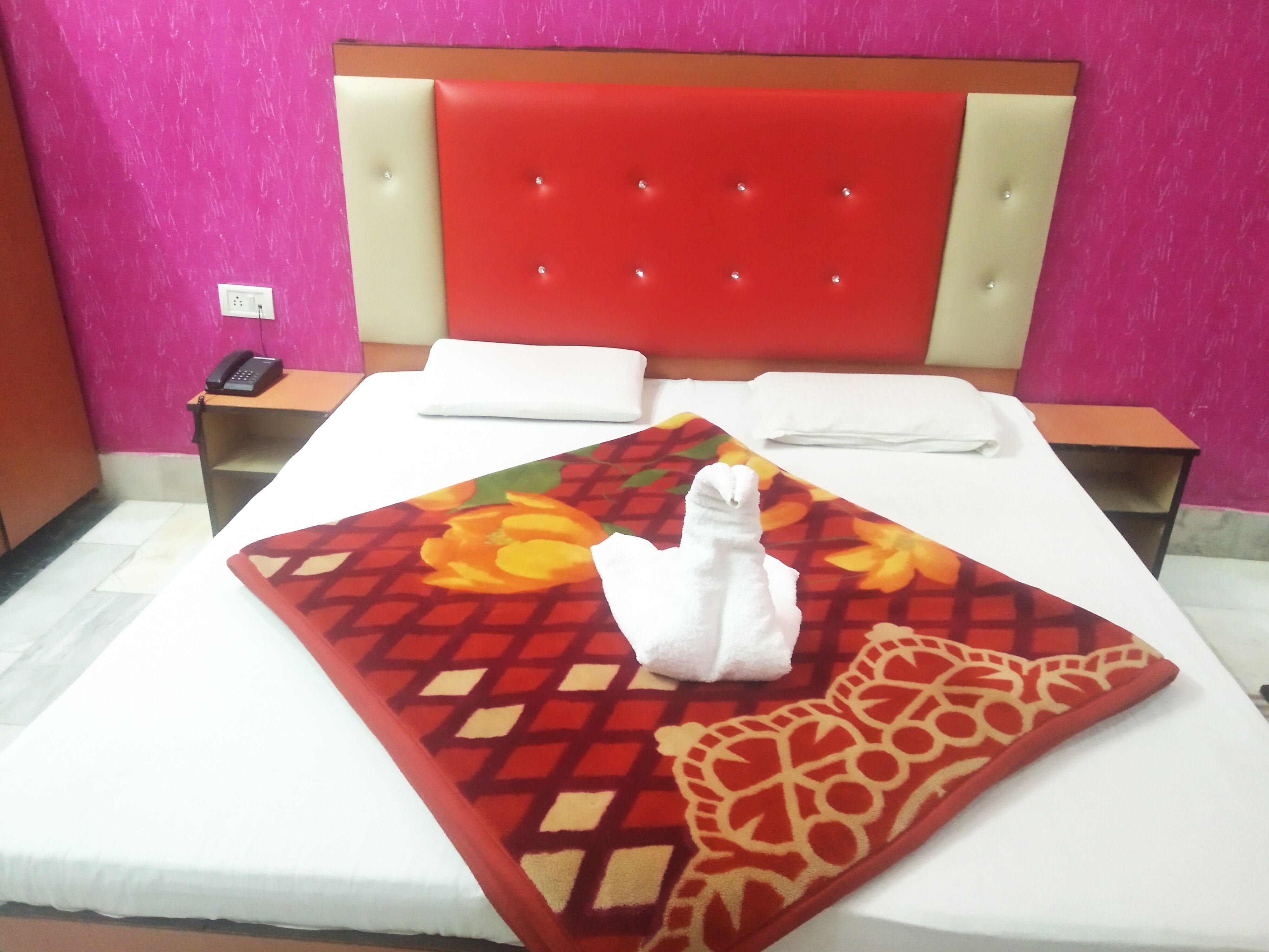 Hotel Radha Swami - Tap to explore photos
