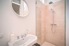 Charming Bright Stone Lodge, Antwerp