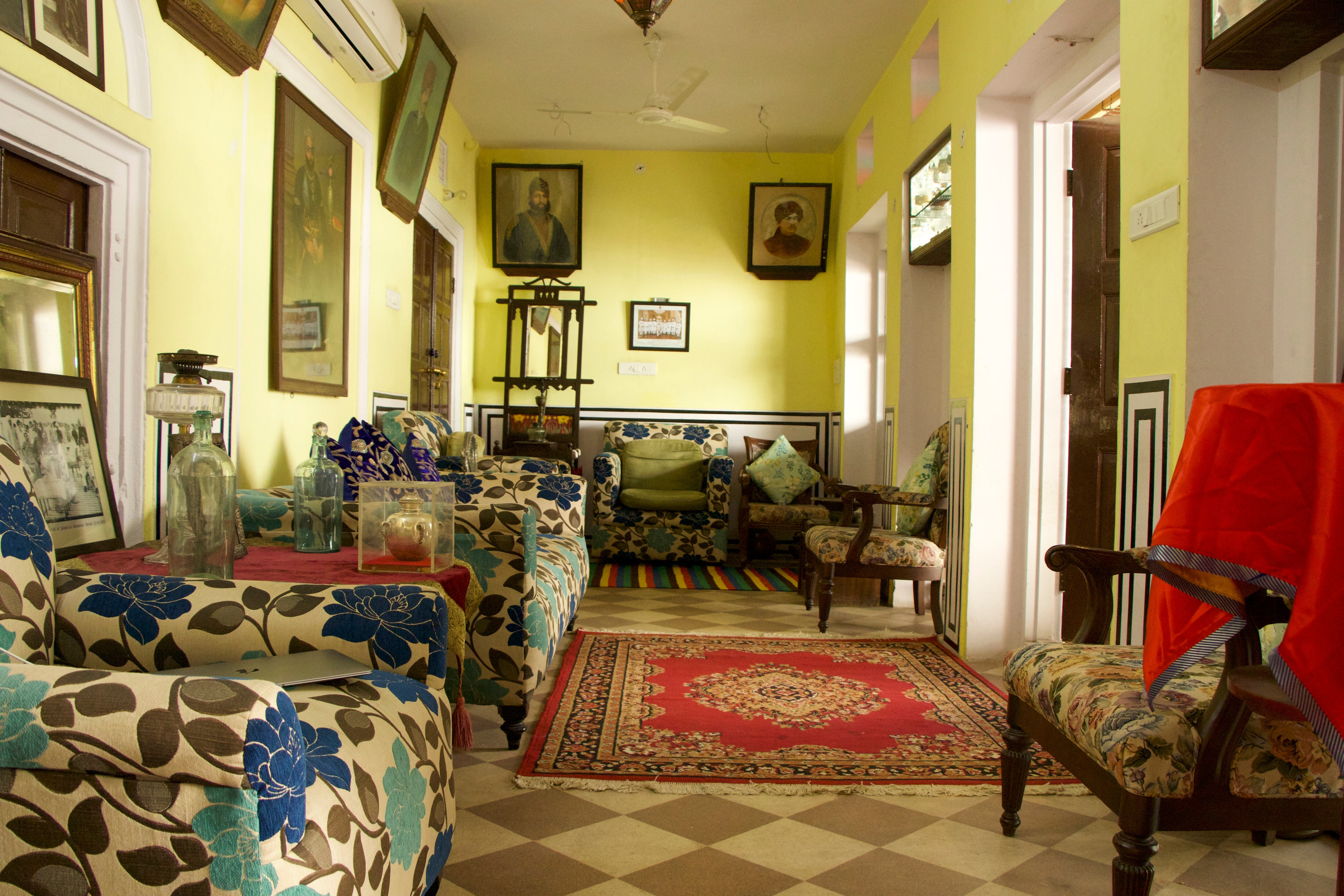 Boutique homestay in the Middle of Pink City - Karansar Haveli - Tap to explore photos
