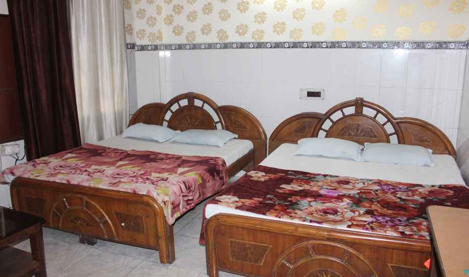 Shree Ganesh Guest House - Tap to explore photos