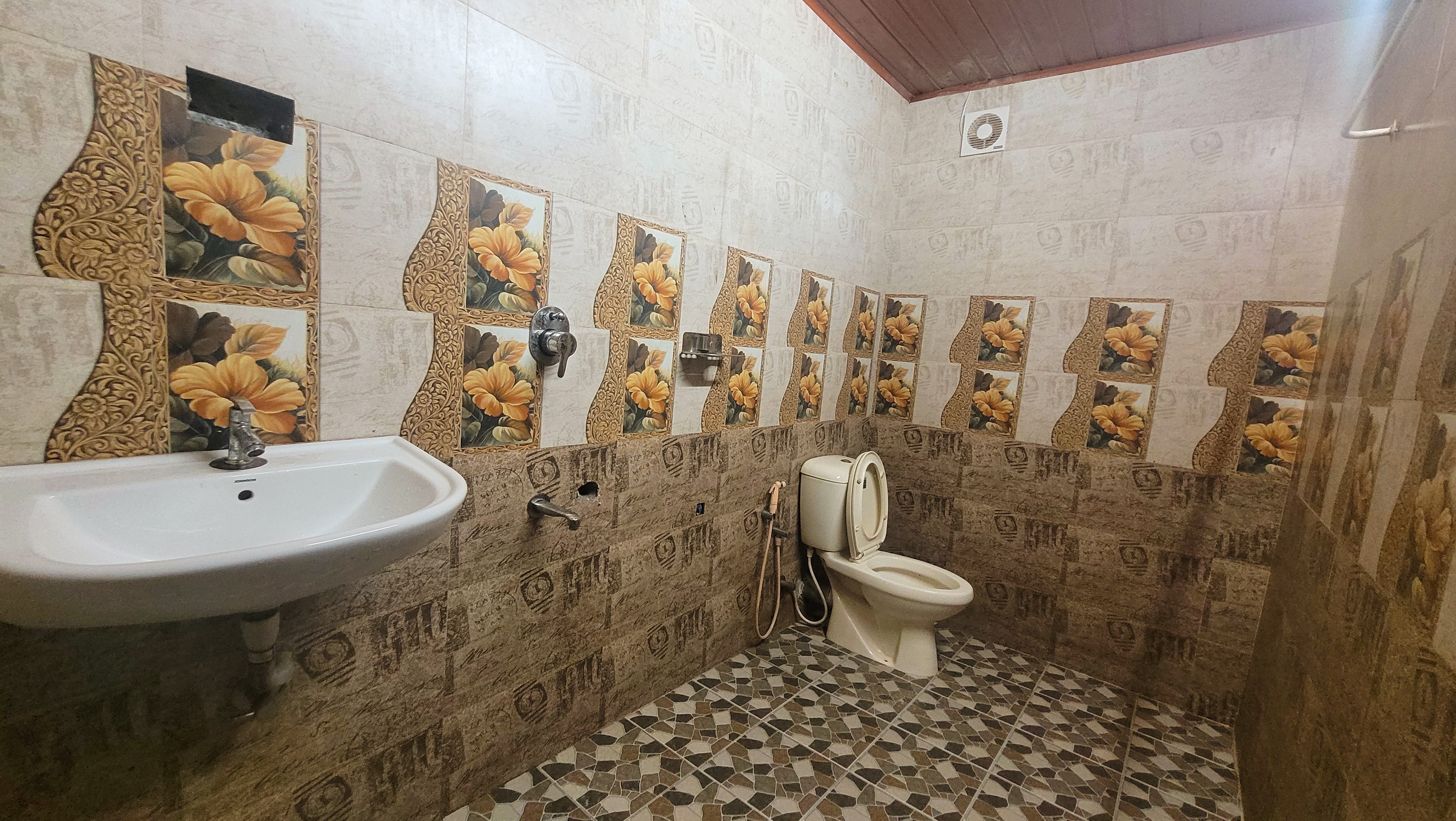 Monsoon Retreat Hostel - Tap to explore photos