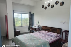 Single room with attached bathroom in Sakleshpur, Belur