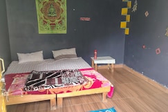 Homies Stay And Cafe, Kasol