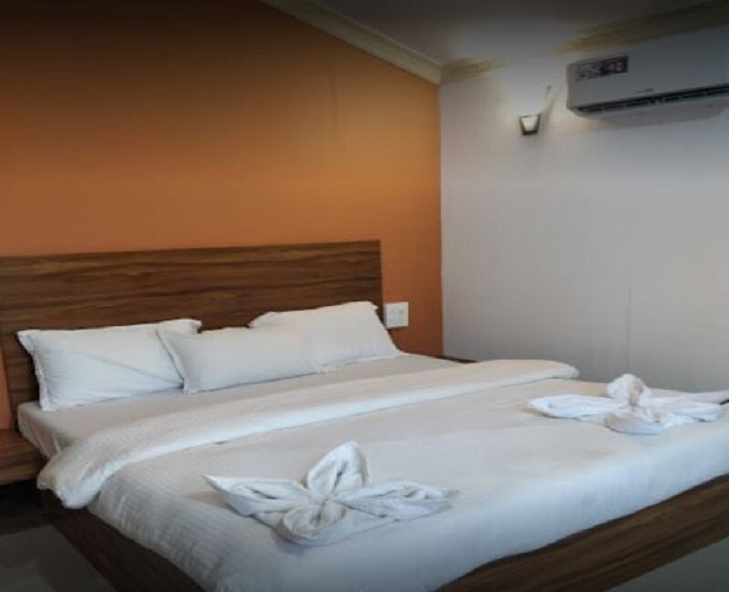 Snug-Inn | Spacious Rooms & Homely Food - Tap to explore photos