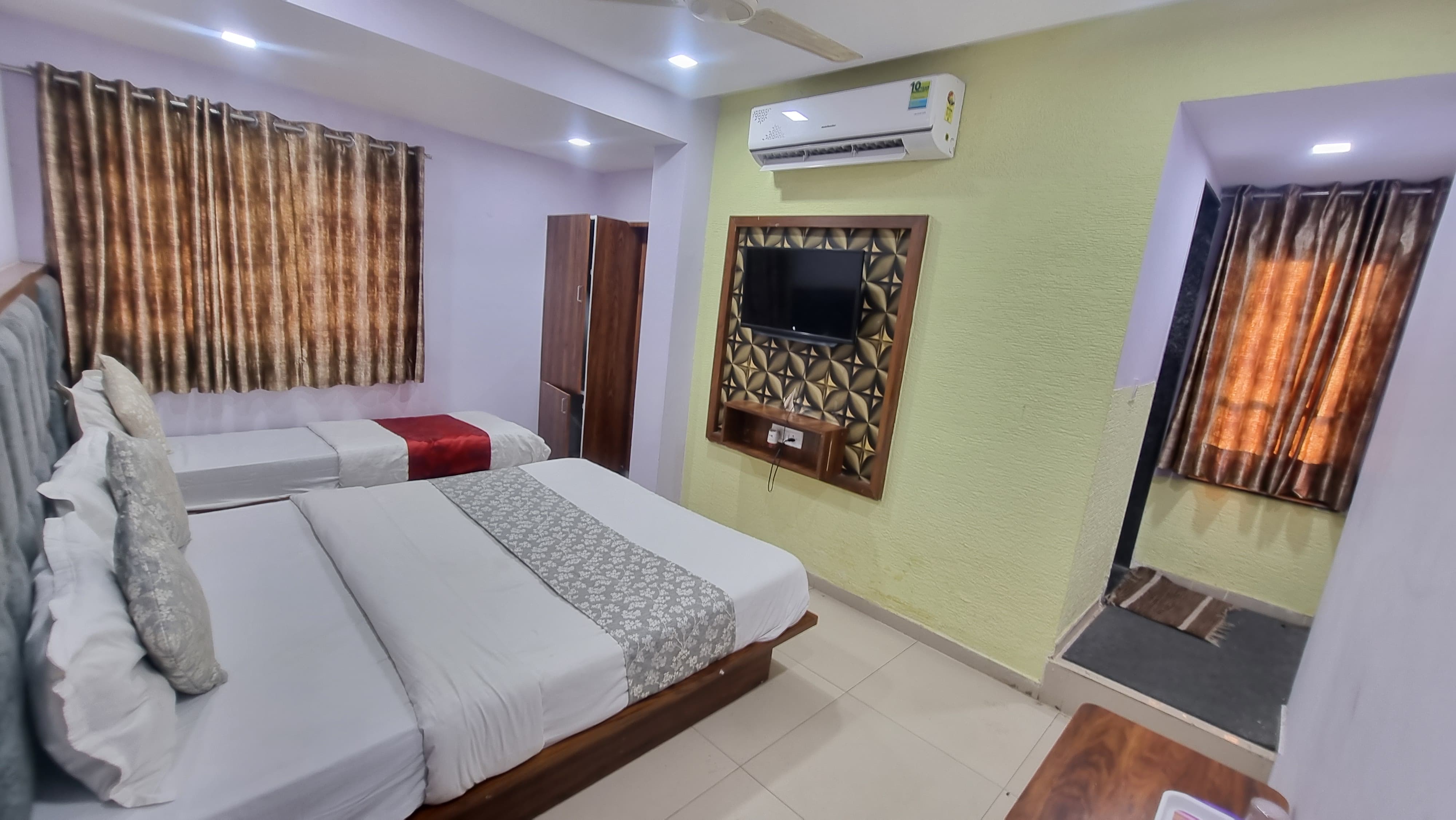 Hotel Neelkamal - Tap to explore photos