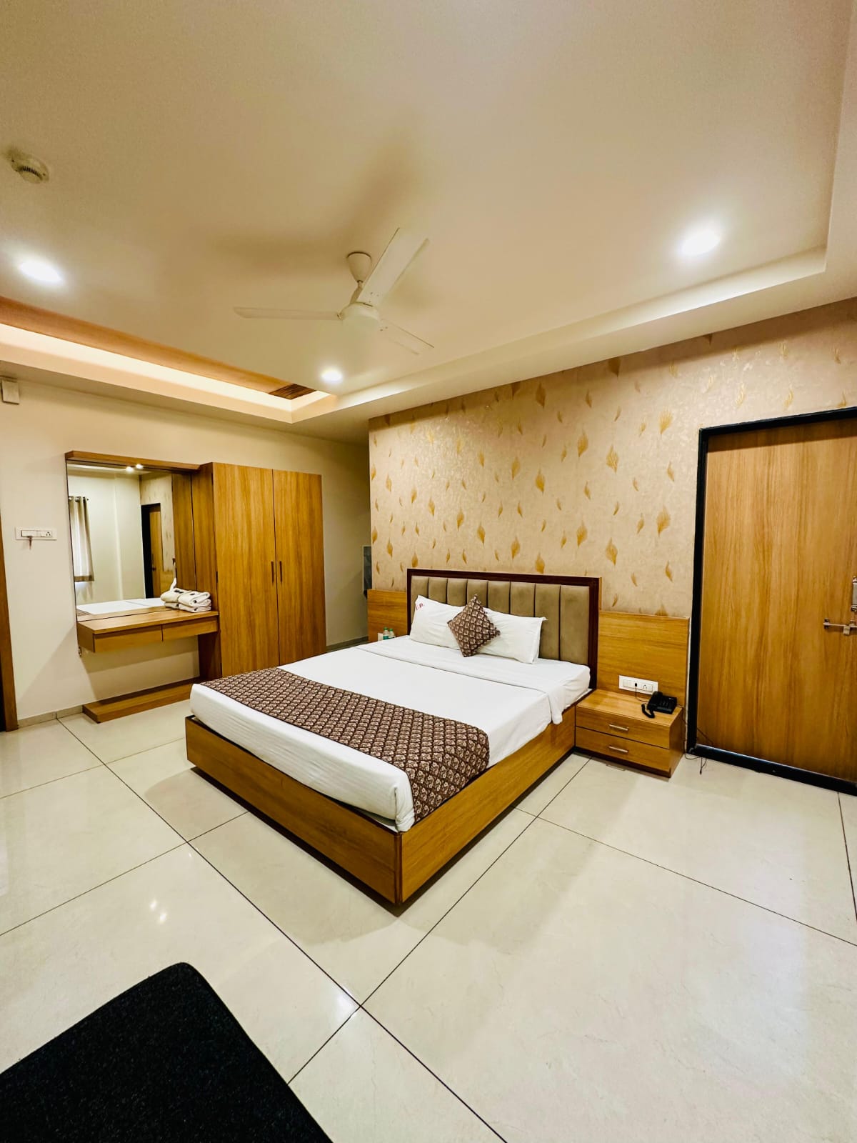 Deluxe AC Room 1