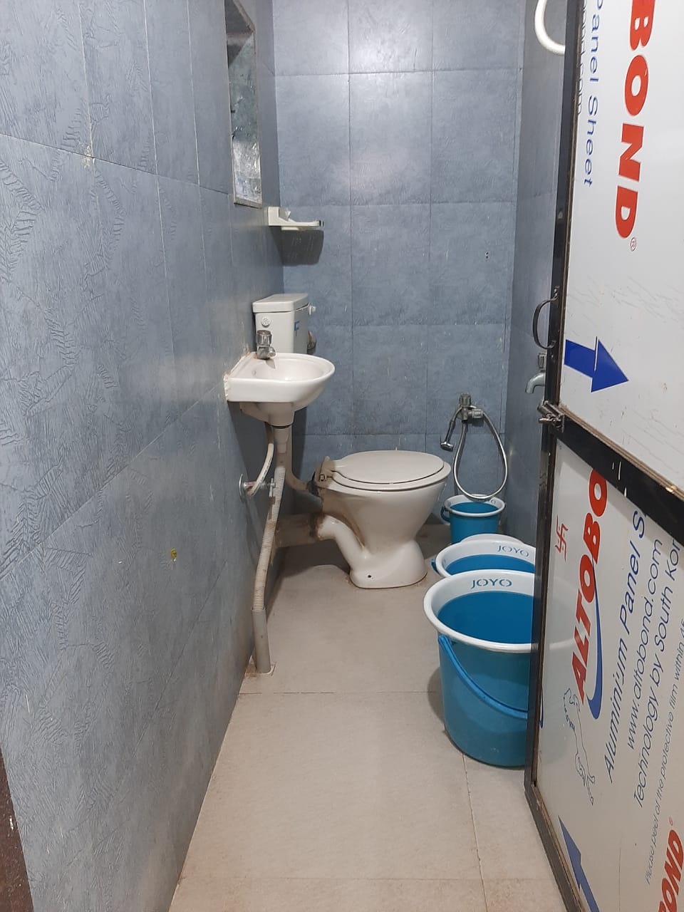 Hotel Dwarka Gauri - Tap to explore photos