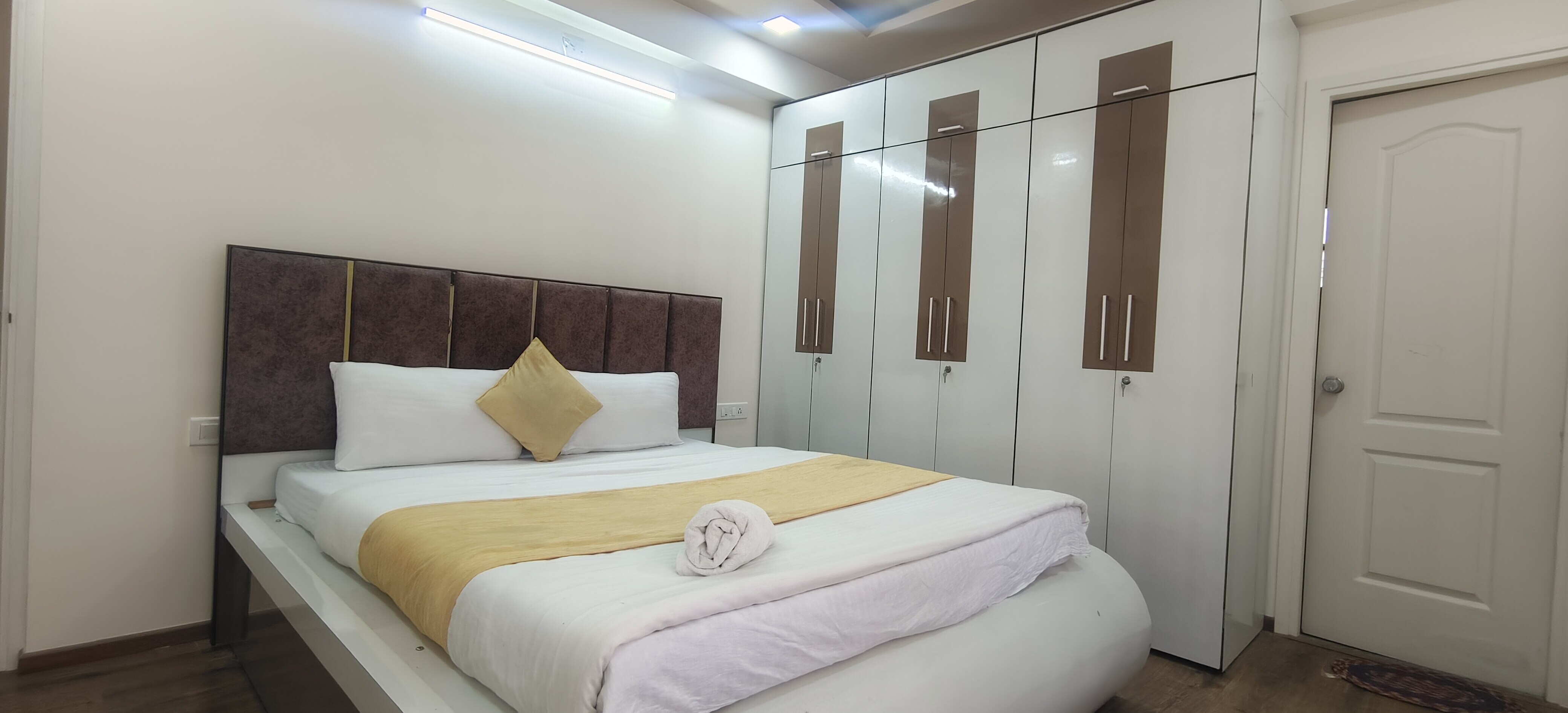 Jade Homestay - Tap to explore photos
