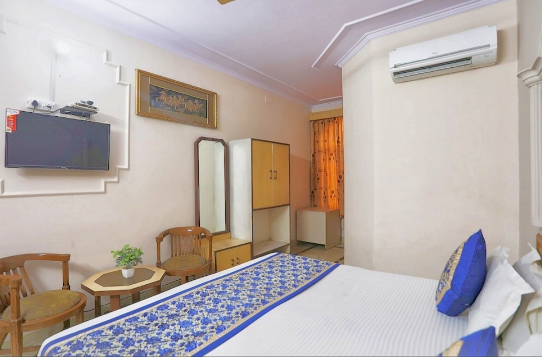 Madhu Hotel and Banquet - Tap to explore photos