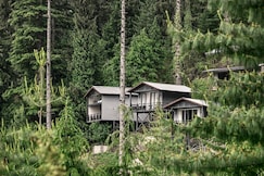 Aarzu Luxury Mountain Chalet at 7400ft in Manali, Manali