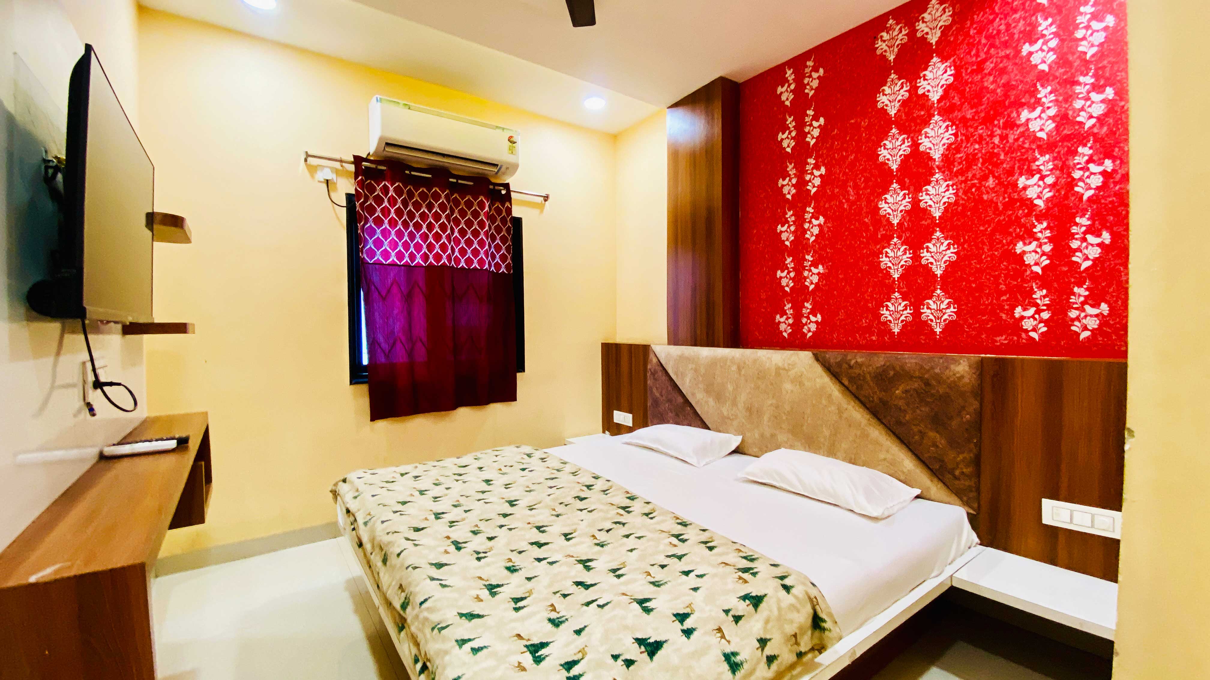 Hotel Tanish - Tap to explore photos