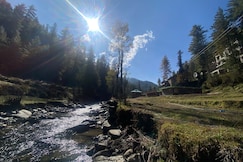 The Spiritual Riverside Farm, Sainj