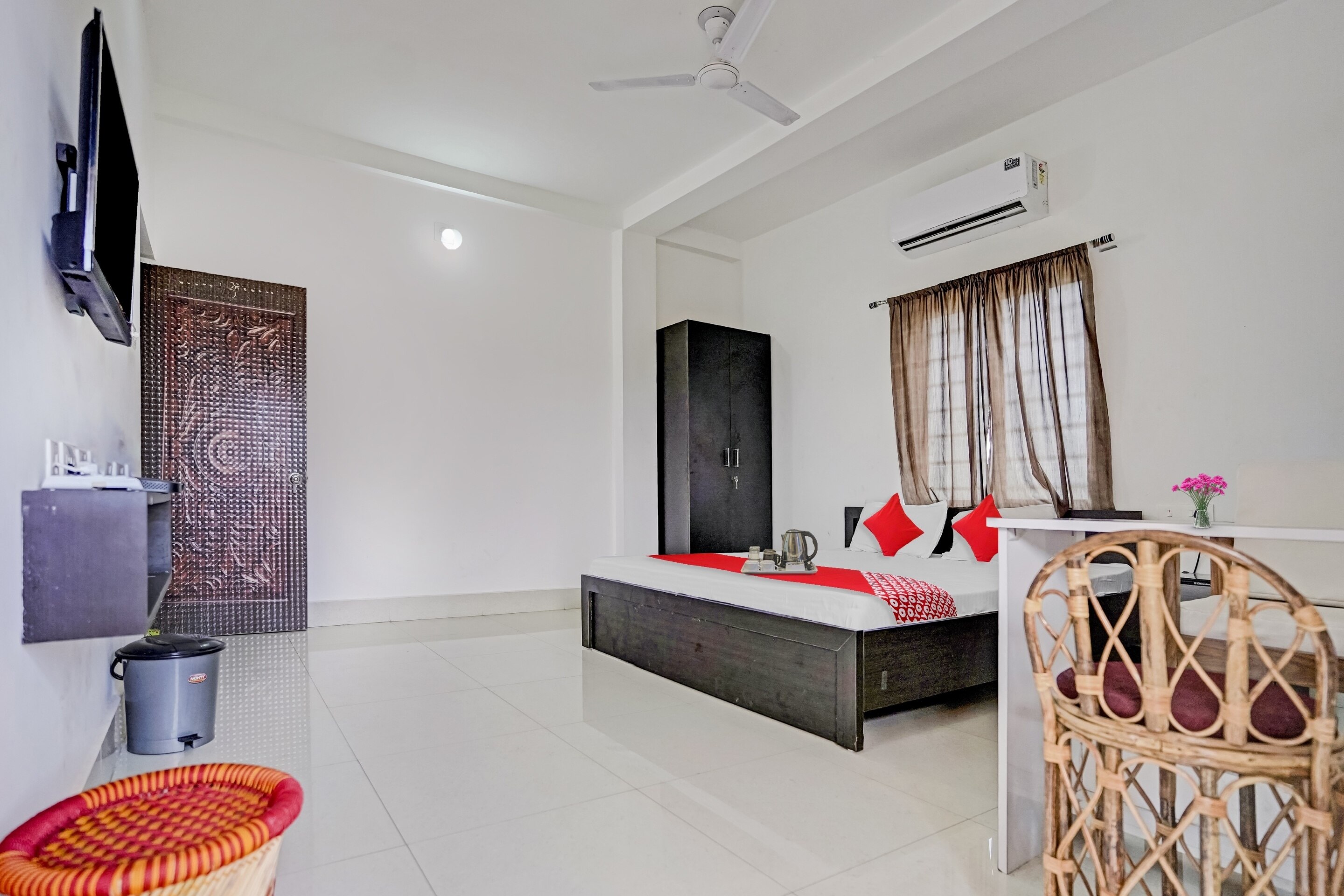 Hotel O Rabi Niwas - Tap to explore photos