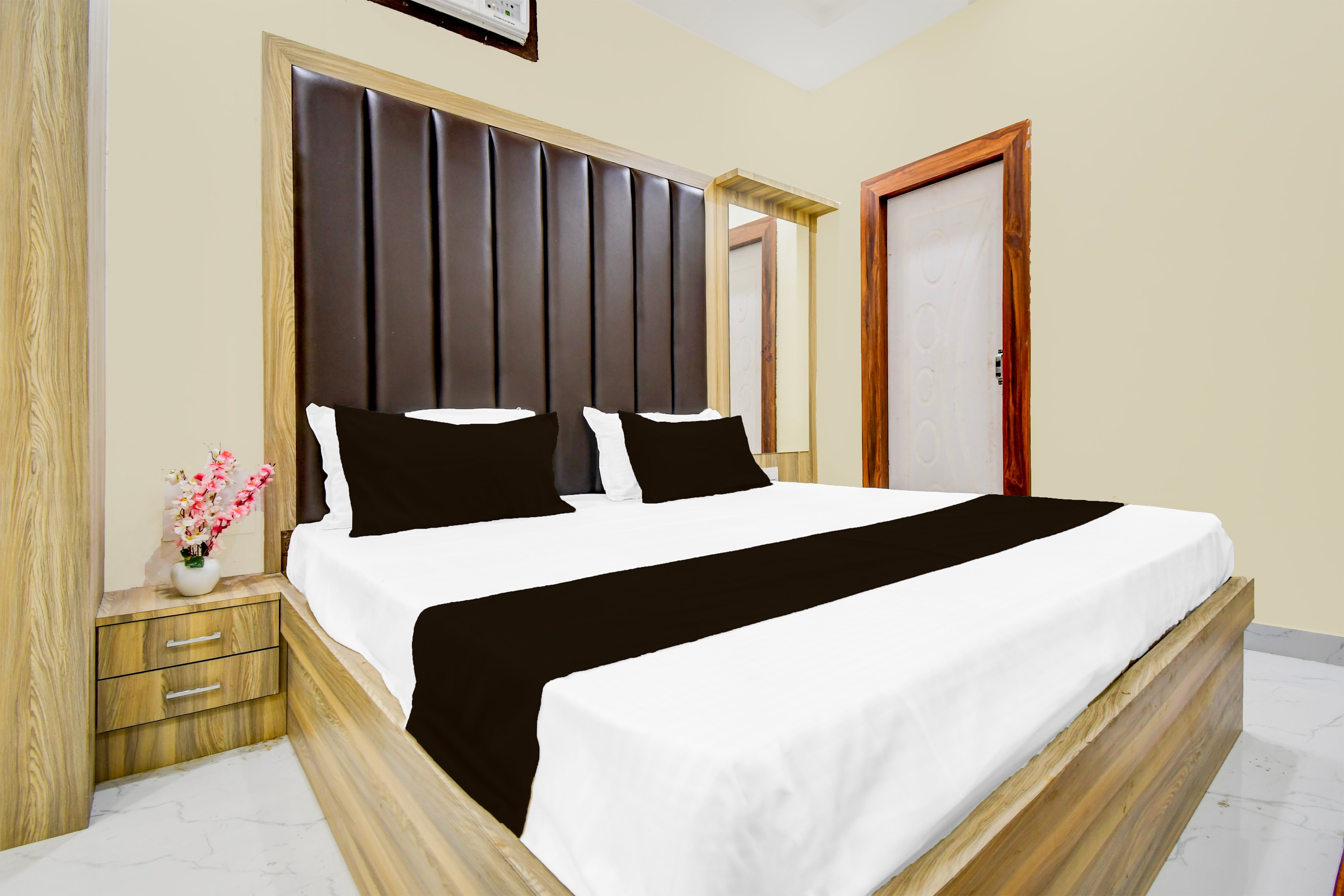 Hotel O The Kesar Inn - Tap to explore photos