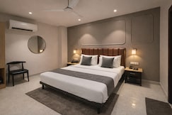 Qotel Comfort Golden Saffron Punjabi Bagh, Delhi