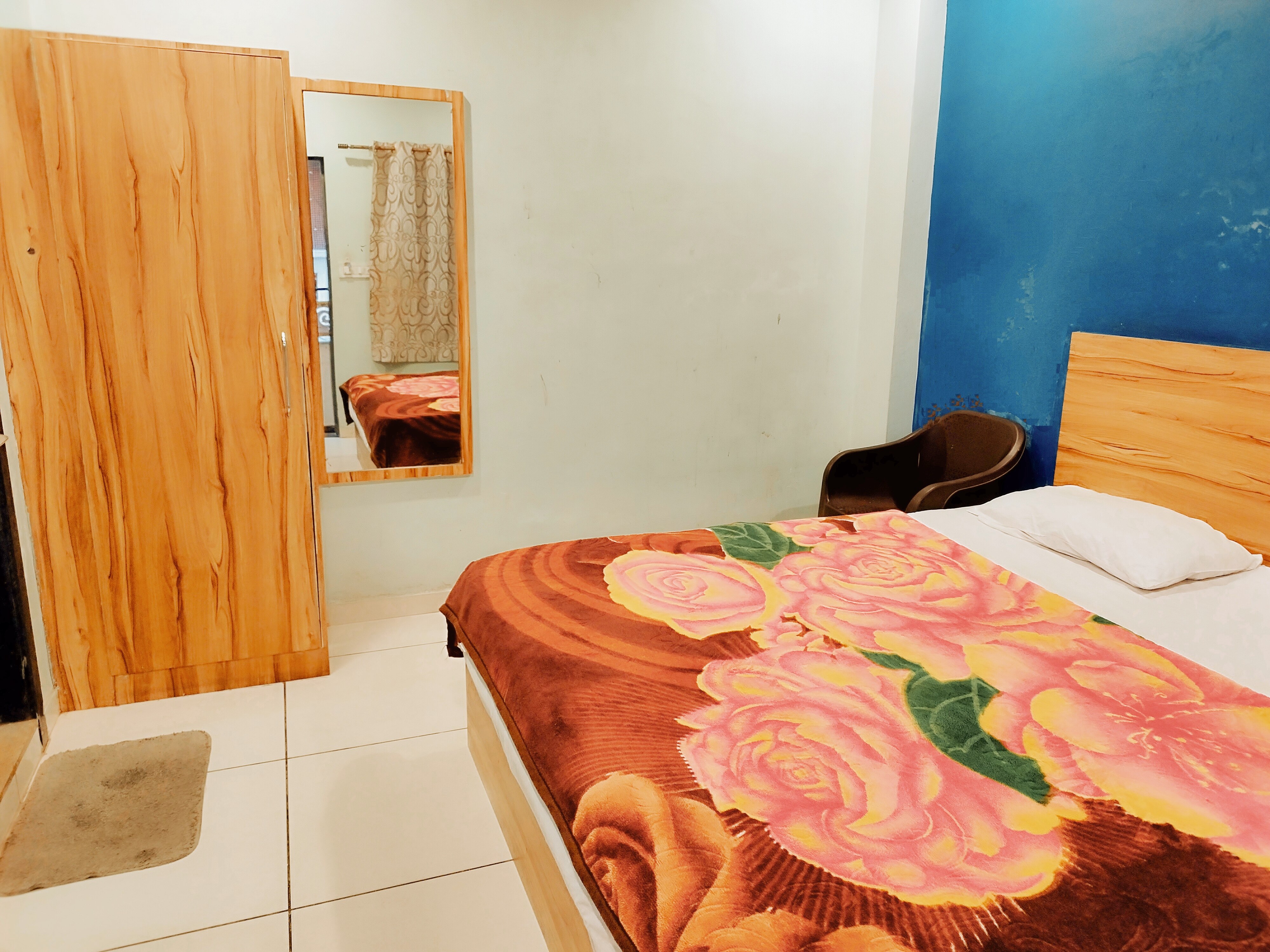 Hotel Shree Guru Kripa - Tap to explore photos