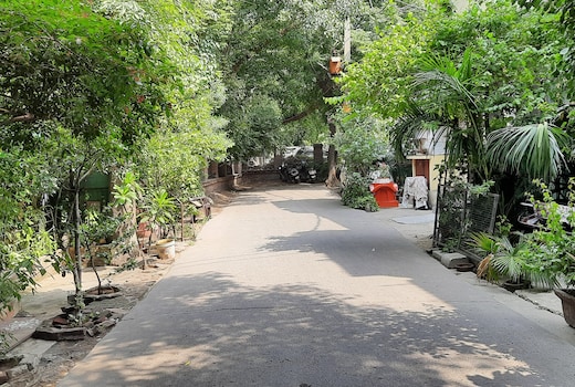 Cream Location / Wifi with Android TVs / Comfortable stay with Attached Kitchen / Washroom