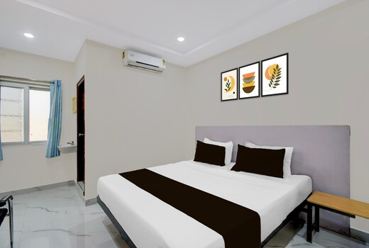 Super Townhouse Oak Bachupally Medical College Formerly SV Hotels