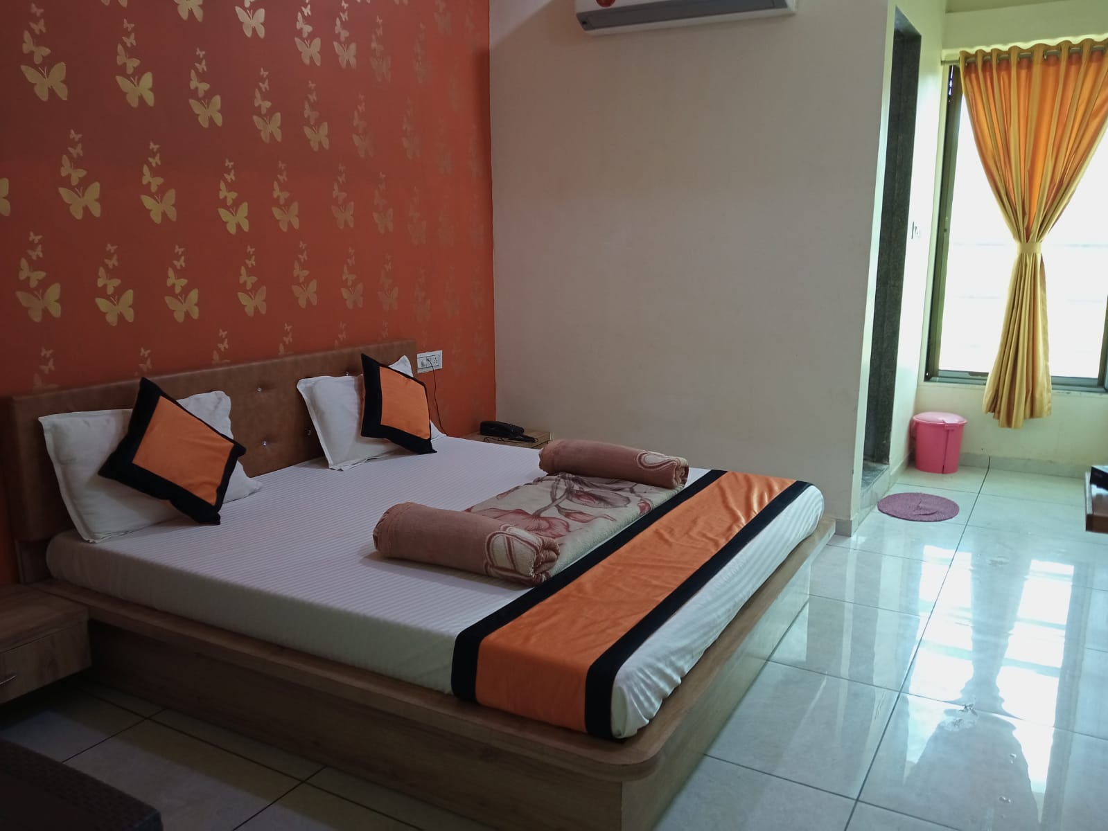 HOTEL NAVJIVAN AND GUEST HOUSE - Tap to explore photos
