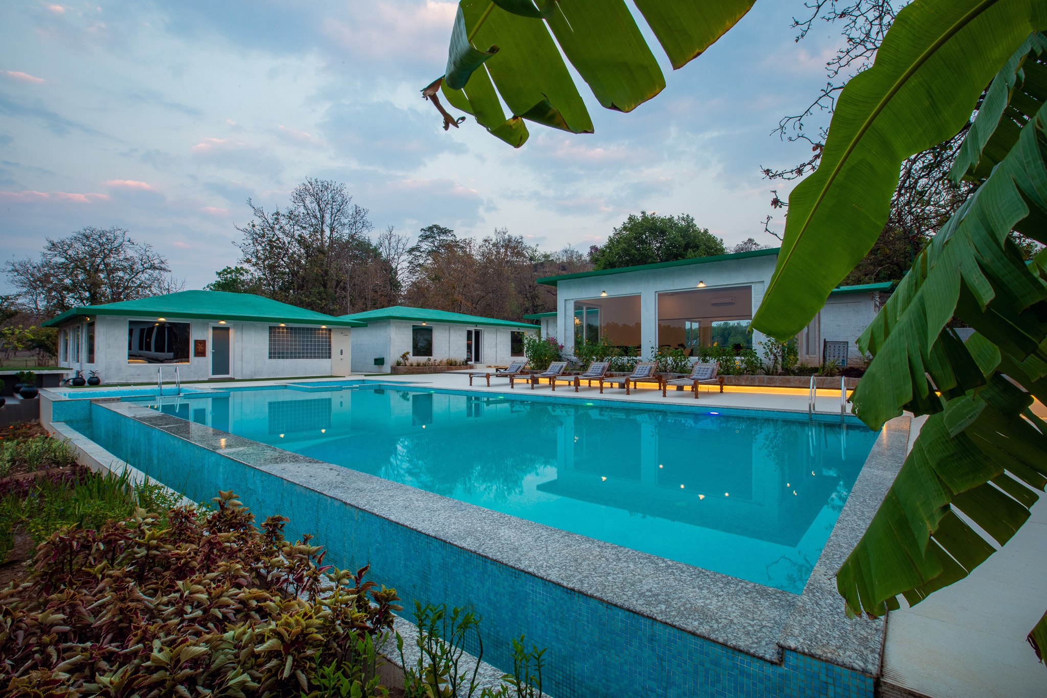 The Riverwood Forest Retreat Kanha - Tap to explore photos