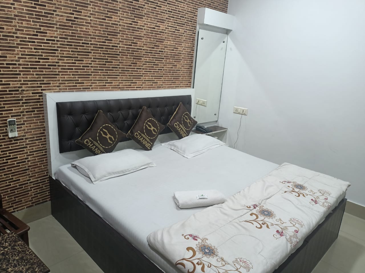Sunder Kakkar Hotel, Ludhiana - Tap to explore photos