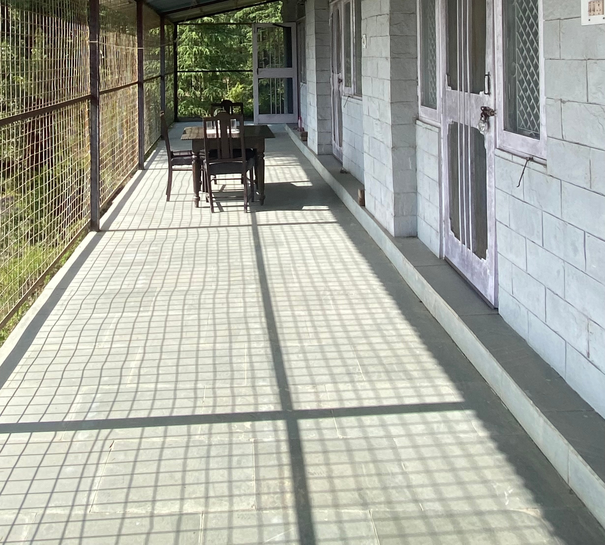 La-ShimLa- 2 BHK Cottage -  cook, drive in, views - Tap to explore photos