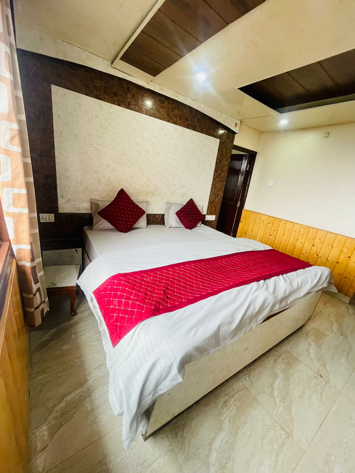 Hotel Preet - Tap to explore photos