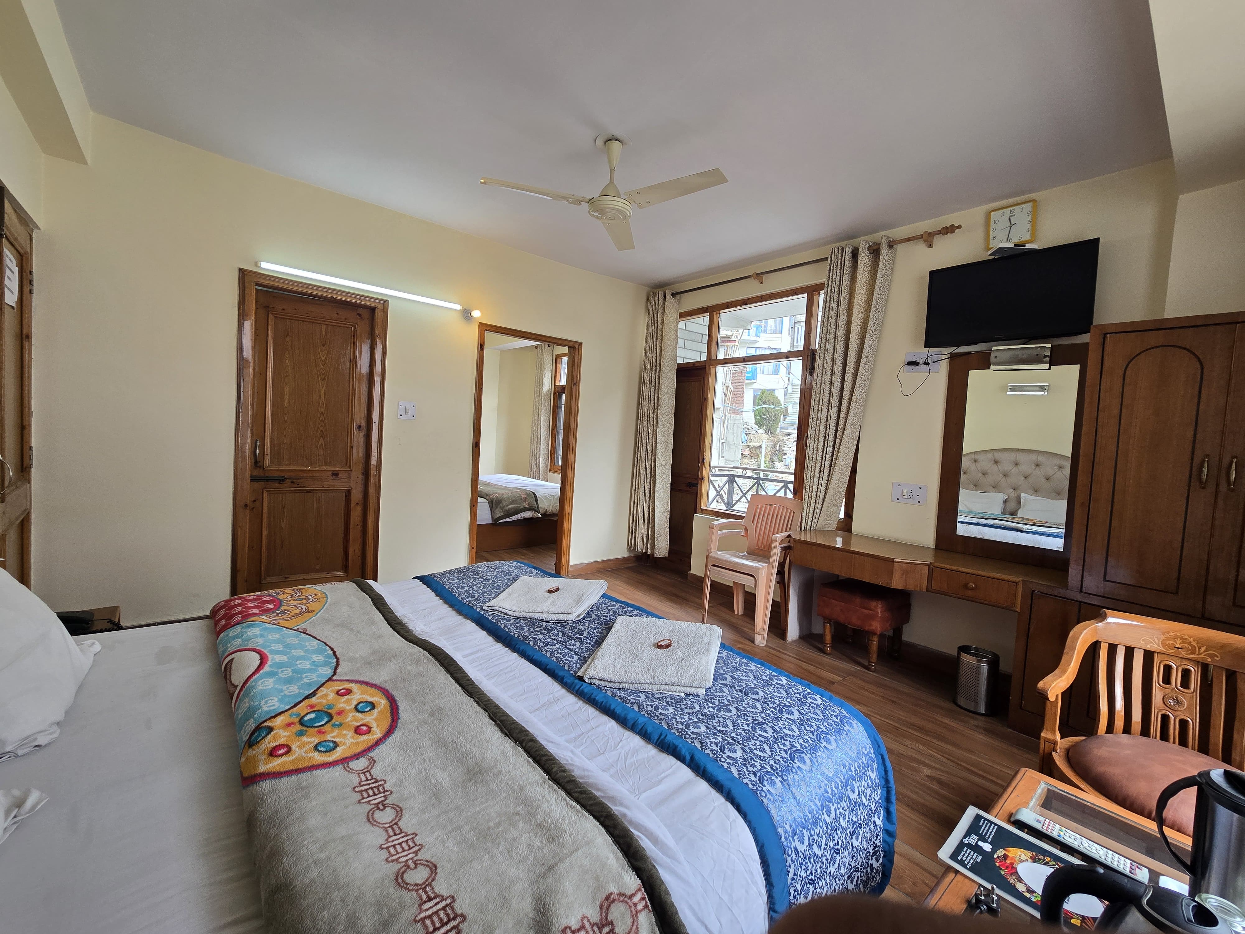 Chichoga Holiday Inn - Tap to explore photos