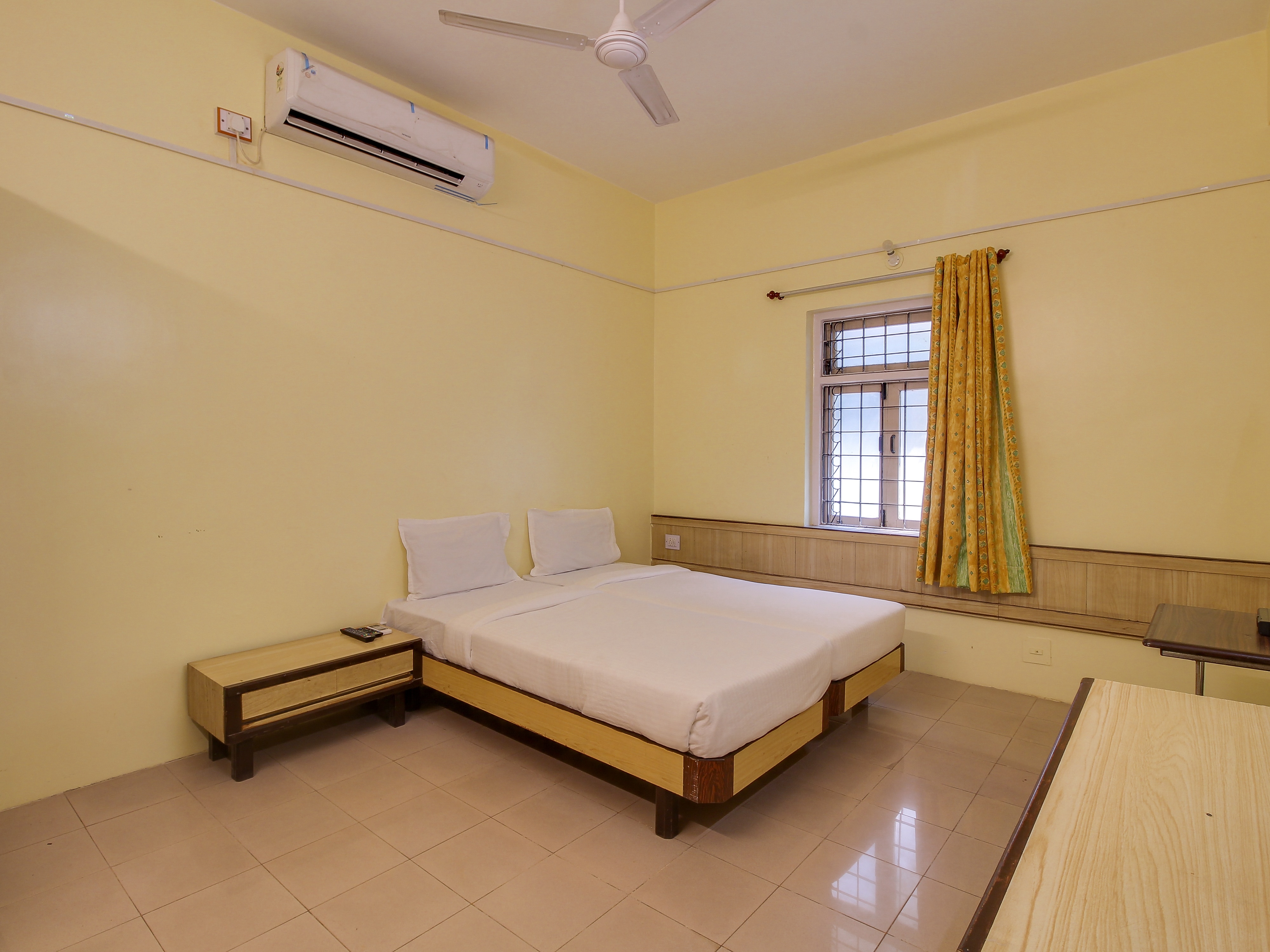 Hotel Vandana - Tap to explore photos