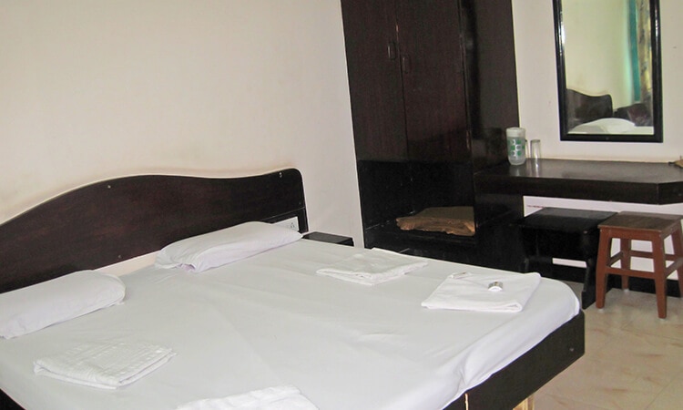 Hotel Sadhabishegam - Tap to explore photos