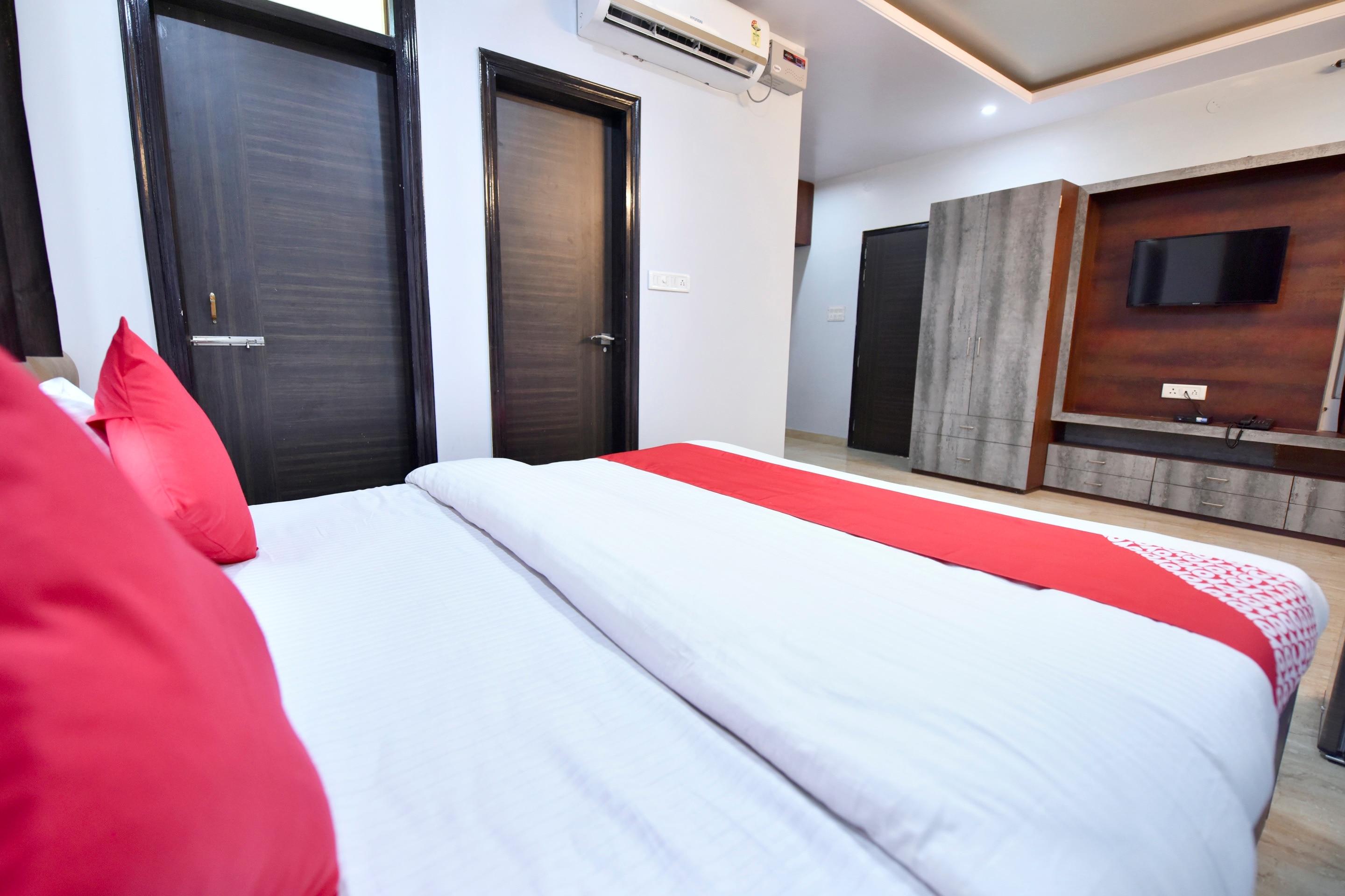 OYO 12421 hotel G.T View - Tap to explore photos