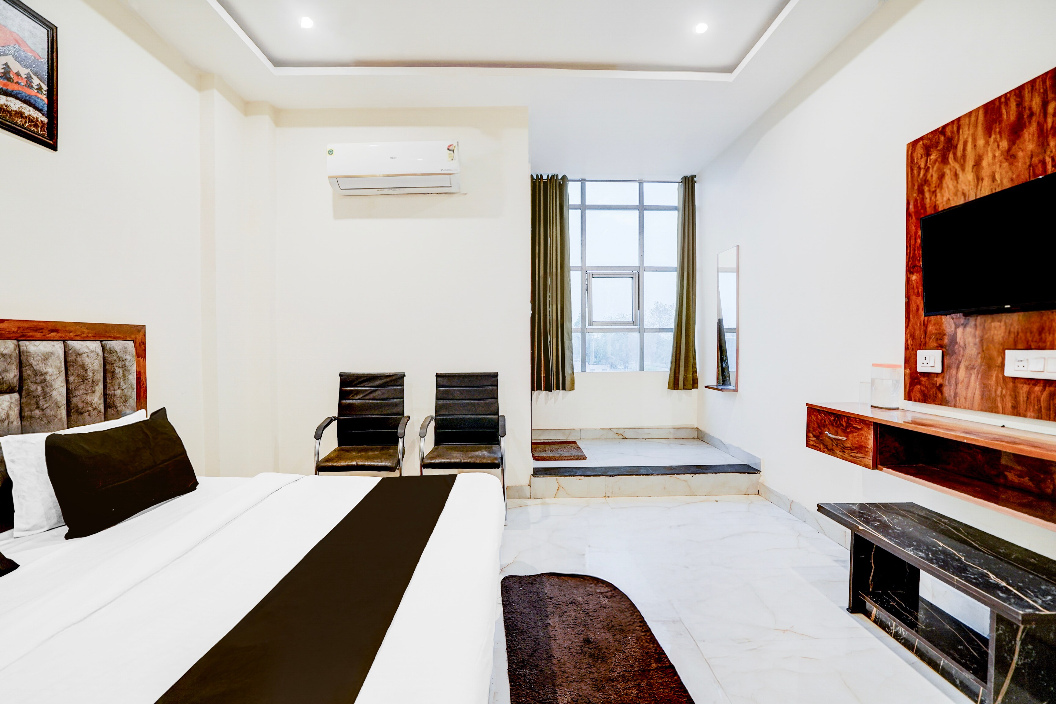 Super Townhouse Narholi Bridge Mathura - Tap to explore photos