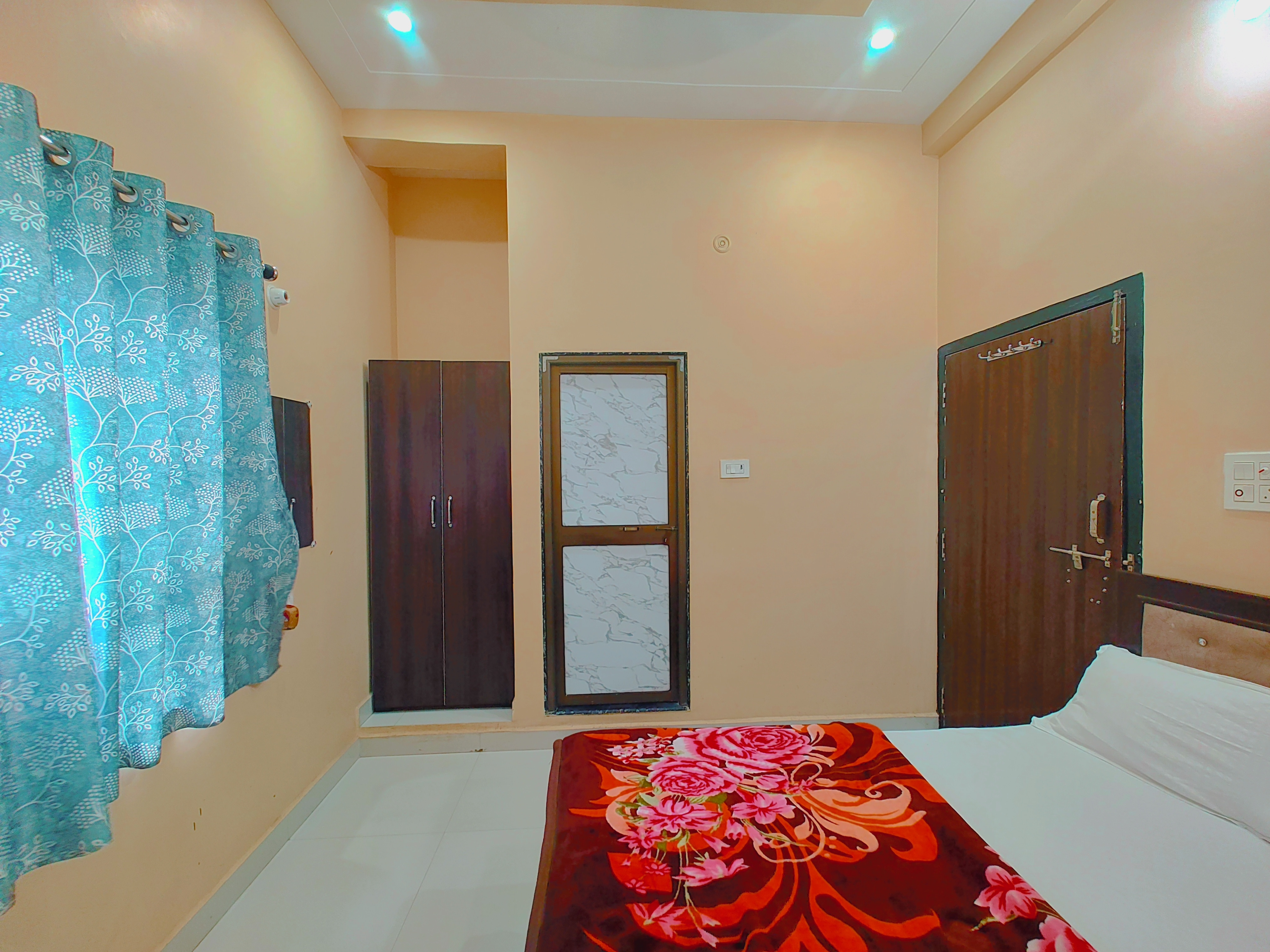 SARYU LODGE - Tap to explore photos