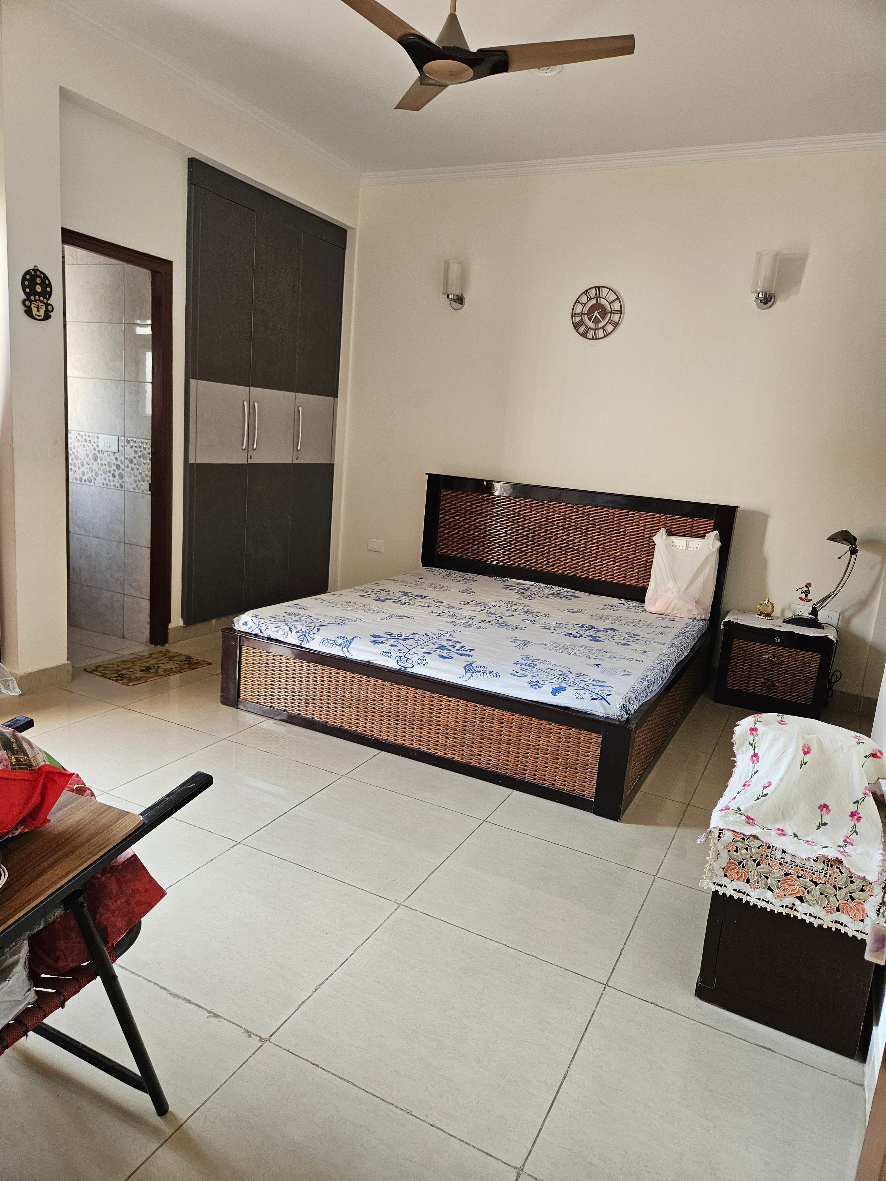 Supertech Golf village ,Yamuna Expressway - Tap to explore photos
