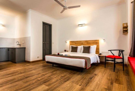 Townhouse Oak L B Nagar Metro Station