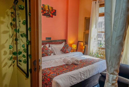 Cultural Escape in 2BHK flat Near Ghats  Starbucks