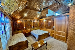 Houseboat Young Alzira, Srinagar